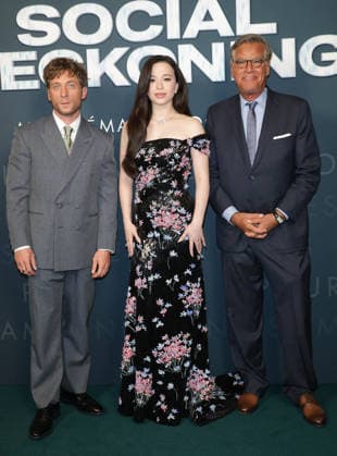 Jeremy Allen White, Mikey Madison, and Aaron Sorkin Premiere of the film *The Social Reckoning* at the Pathé Palace cinema in Paris on October 1, 2026 Coadic Guirec Bestimage Premiere of the film *The Social Reckoning* at the Pathé Palace cinema in Paris on October 1, 2026 Paris, France  Copyright: xCOADICxGUIRECx xBESTIMAGExCOADICxGUIRECx xBESTIMAGEx