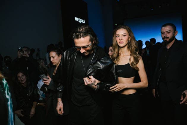 Brooklyn Beckham and his wife Nicola Peltz at the Messika Spring Summer 2027 Women’s Ready-to-Wear Collection fashion show during Paris Fashion Week (PFW) at the Grand Palais on October 1, 2026. Sam Delpech, Bestimage. Celebs at Messika’s Spring Summer 2027 Women’s Ready-to-Wear Collection fashion show during Paris Fashion Week (PFW) at the Grand Palais on October 1, 2026, Paris, France  Copyright: xSamxDelpechx xBestimagexSamxDelpechx xBestimagex