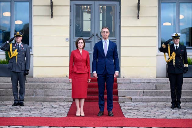 Finnish President Alexander Stubb welcomes Moldovan President Maia Sandu as they meet at the Presidential Palace in Helsinki, Finland, on October 2, 2026. President Sandu pays a working visit to Finland. - MIKKO STIG Helsinki Finland  Copyright: xMikkoxStigx 2M635YDVk1E