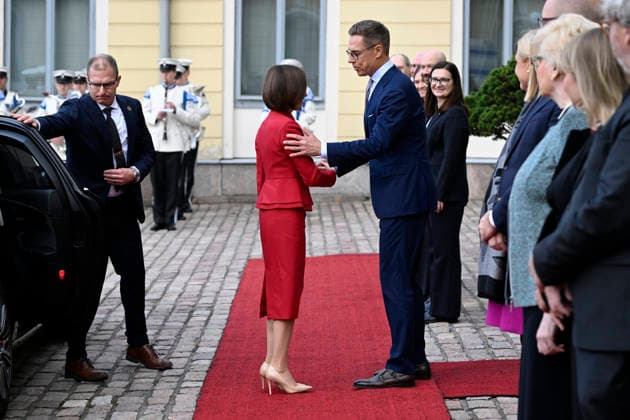 LKS 20261002 Finnish President Alexander Stubb welcomes Moldovan President Maia Sandu as they meet at the Presidential Palace in Helsinki, Finland, on October 2, 2026. President Sandu pays a working visit to Finland. - MIKKO STIG Helsinki Finland  Copyright: xMikkoxStigx Xapt62mOLVM