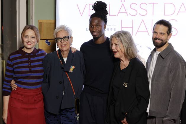 Laura Tonke, Regisseurin und Drehbuchautorin Doris Dörrie, Eugene Boateng, Angela Winkler, Josef Ellers, Deutschland, Berlin, Special Screening in Berlin von FRAU WINKLER VERLÄSST DAS HAUS