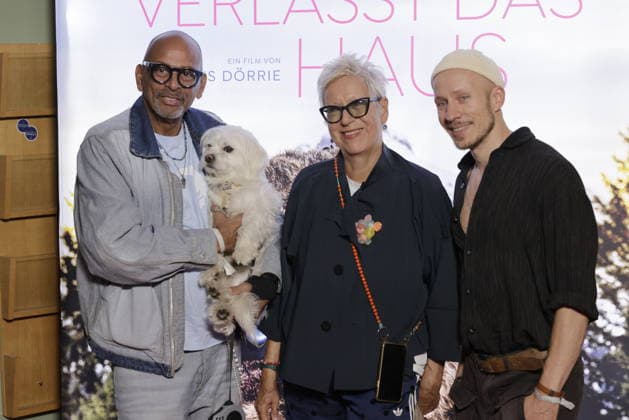 Pierre Sanoussi Bliss, Regisseurin und Drehbuchautorin Doris Dörrie, Dennis Ortmann, Deutschland, Berlin, Special Screening in Berlin von FRAU WINKLER VERLÄSST DAS HAUS
