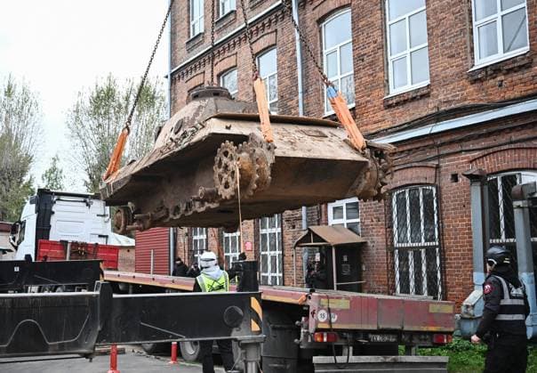 Russia WWII German Tank Discovery 9255968 02.10.2026 A German Panzerkampfwagen V Panther tank from World War II, found underground during construction work at Kazan National Research Technological University, is loaded onto a platform for transport to a restoration facility before being transferred to a museum in Kazan, Republic of Tatarstan, Russia. The tank was previously used as a laboratory for testing explosives. Maksim Bogodvid Sputnik Kazan Republic of Tatarstan Russia  Copyright: xMaksimxBogodvidx
