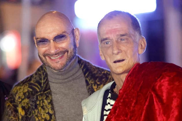 Moderator Ralph Morgenstern und Schauspieler Georg Uecker bei der Community-Einweihung des Dirk-Bach-Platz neben der Oper in Köln. Köln, 01.10.2026 NRW Deutschland Copyright: xChristophxHardtx
