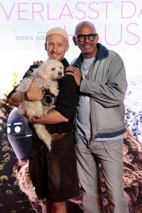 Pierre Sanoussi-Bliss mit Freund Dennis Ortmann beim Special Screening des Kinofilms Frau Winkler verlässt das Haus im Cinema Paris,. Berlin, 01.10.2026