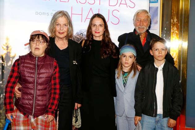 Nele Winkler, Angela Winkler und Wiegand Wittig mit Gästen beim Special Screening des Kinofilms Frau Winkler verlässt das Haus im Cinema Paris,. Berlin, 01.10.2026