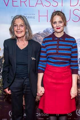 ABB FRAUWINKLER- Angela Winkler und Laura Tonke auf dem roten Teppich beim Special Screening des Kino Films Frau Winkler verlaesst das Haus im Cinema Parisl in Berlin 01.10.2026 Berlin Deutschland