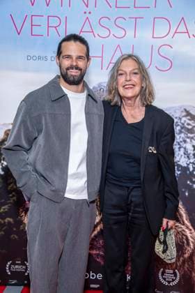 ABB FRAUWINKLER- Josef Ellers und Angela Winkler auf dem roten Teppich beim Special Screening des Kino Films Frau Winkler verlaesst das Haus im Cinema Parisl in Berlin 01.10.2026 Berlin Deutschland