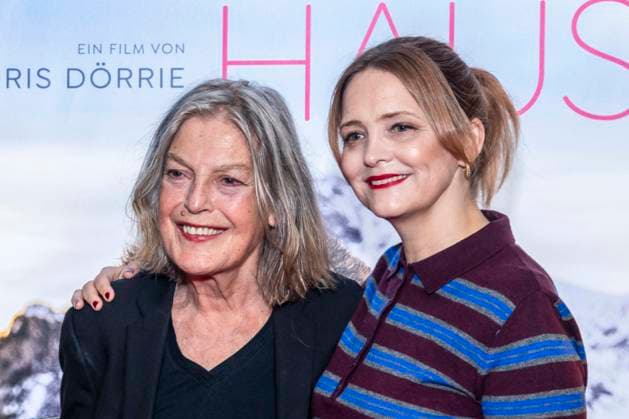 ABB FRAUWINKLER- Angela Winkler und Laura Tonke auf dem roten Teppich beim Special Screening des Kino Films Frau Winkler verlaesst das Haus im Cinema Parisl in Berlin 01.10.2026 Berlin Deutschland