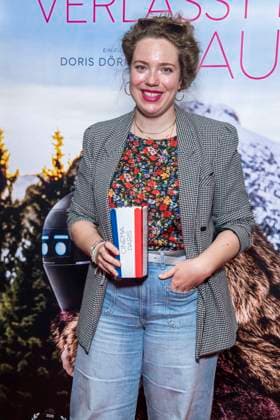 ABB FRAUWINKLER- Julia Jendrossek auf dem roten Teppich beim Special Screening des Kino Films Frau Winkler verlaesst das Haus im Cinema Parisl in Berlin 01.10.2026 Berlin Deutschland