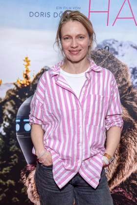 ABB FRAUWINKLER- Anna Brueggemann auf dem roten Teppich beim Special Screening des Kino Films Frau Winkler verlaesst das Haus im Cinema Parisl in Berlin 01.10.2026 Berlin Deutschland