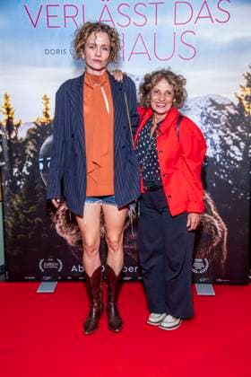 ABB FRAUWINKLER- Adina Vetter und Adriana Altaras auf dem roten Teppich beim Special Screening des Kino Films Frau Winkler verlaesst das Haus im Cinema Parisl in Berlin 01.10.2026 Berlin Deutschland
