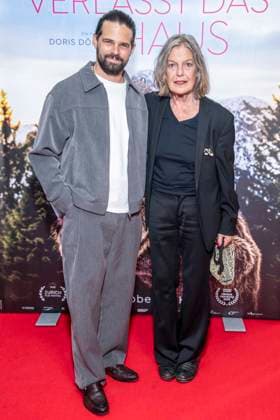 ABB FRAUWINKLER- Josef Ellers und Angela Winkler auf dem roten Teppich beim Special Screening des Kino Films Frau Winkler verlaesst das Haus im Cinema Parisl in Berlin 01.10.2026 Berlin Deutschland
