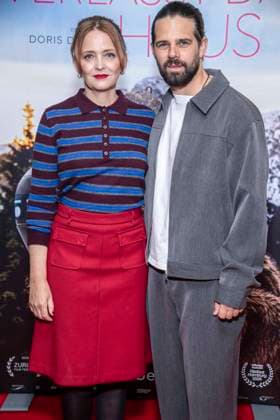 ABB FRAUWINKLER- Laura Tonke und Josef Ellers auf dem roten Teppich beim Special Screening des Kino Films Frau Winkler verlaesst das Haus im Cinema Parisl in Berlin 01.10.2026 Berlin Deutschland