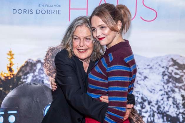 ABB FRAUWINKLER- Angela Winkler und Laura Tonke auf dem roten Teppich beim Special Screening des Kino Films Frau Winkler verlaesst das Haus im Cinema Parisl in Berlin 01.10.2026 Berlin Deutschland