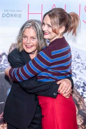 ABB FRAUWINKLER- Angela Winkler und Laura Tonke auf dem roten Teppich beim Special Screening des Kino Films Frau Winkler verlaesst das Haus im Cinema Parisl in Berlin 01.10.2026 Berlin Deutschland