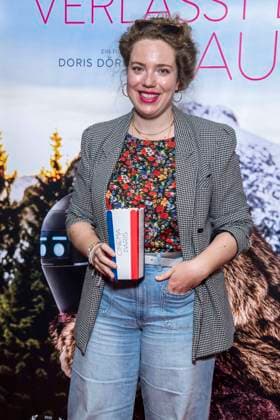 ABB FRAUWINKLER- Julia Jendrossek auf dem roten Teppich beim Special Screening des Kino Films Frau Winkler verlaesst das Haus im Cinema Parisl in Berlin 01.10.2026 Berlin Deutschland