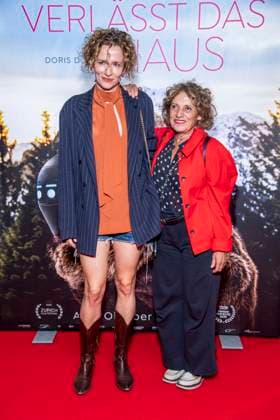 ABB FRAUWINKLER- Adina Vetter und Adriana Altaras auf dem roten Teppich beim Special Screening des Kino Films Frau Winkler verlaesst das Haus im Cinema Parisl in Berlin 01.10.2026 Berlin Deutschland