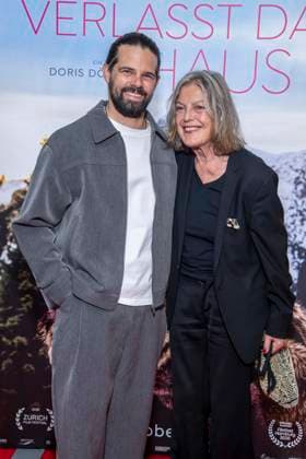 ABB FRAUWINKLER- Josef Ellers und Angela Winkler auf dem roten Teppich beim Special Screening des Kino Films Frau Winkler verlaesst das Haus im Cinema Parisl in Berlin 01.10.2026 Berlin Deutschland