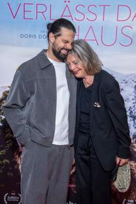 ABB FRAUWINKLER- Josef Ellers und Angela Winkler auf dem roten Teppich beim Special Screening des Kino Films Frau Winkler verlaesst das Haus im Cinema Parisl in Berlin 01.10.2026 Berlin Deutschland