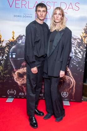 ABB FRAUWINKLER- Sebastian Schneider und Charlotte Will auf dem roten Teppich beim Special Screening des Kino Films Frau Winkler verlaesst das Haus im Cinema Parisl in Berlin 01.10.2026 Berlin Deutschland