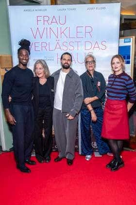 ABB FRAUWINKLER- Eugene Boateng, Angela Winkler, Josef Ellers, Doris Doerrie und Laura Tonke auf dem roten Teppich beim Special Screening des Kino Films Frau Winkler verlaesst das Haus im Cinema Parisl in Berlin 01.10.2026 Berlin Deutschland