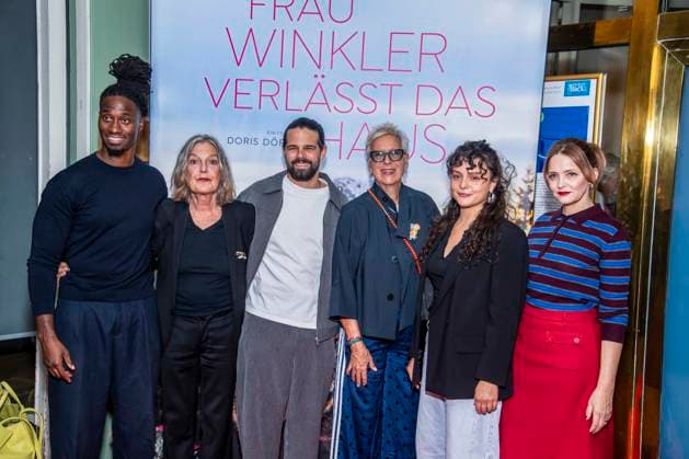 ABB FRAUWINKLER- Eugene Boateng, Angela Winkler, Josef Ellers, Doris Doerrie Via Jikeli und Laura Tonke auf dem roten Teppich beim Special Screening des Kino Films Frau Winkler verlaesst das Haus im Cinema Parisl in Berlin 01.10.2026 Berlin Deutschland
