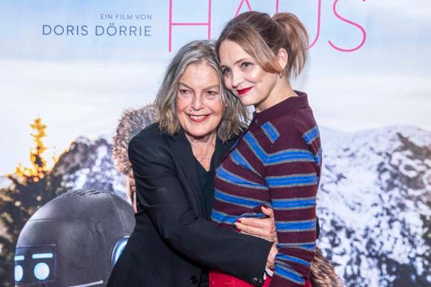 ABB FRAUWINKLER- Angela Winkler und Laura Tonke auf dem roten Teppich beim Special Screening des Kino Films Frau Winkler verlaesst das Haus im Cinema Parisl in Berlin 01.10.2026 Berlin Deutschland