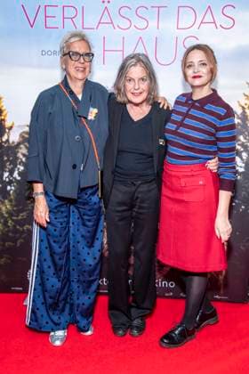 ABB FRAUWINKLER- Doris Doerrie Angela Winkler und Laura Tonke auf dem roten Teppich beim Special Screening des Kino Films Frau Winkler verlaesst das Haus im Cinema Parisl in Berlin 01.10.2026 Berlin Deutschland