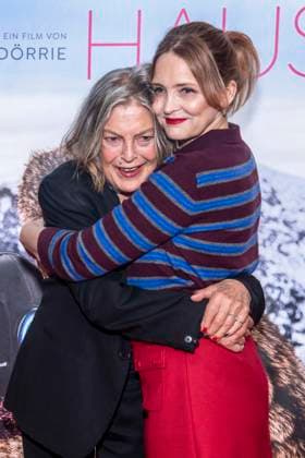 ABB FRAUWINKLER- Angela Winkler und Laura Tonke auf dem roten Teppich beim Special Screening des Kino Films Frau Winkler verlaesst das Haus im Cinema Parisl in Berlin 01.10.2026 Berlin Deutschland
