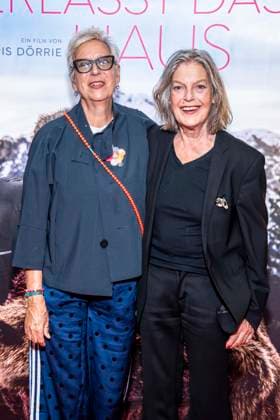 ABB FRAUWINKLER- Doris Doerrie mit Angela Winkler auf dem roten Teppich beim Special Screening des Kino Films Frau Winkler verlaesst das Haus im Cinema Parisl in Berlin 01.10.2026 Berlin Deutschland