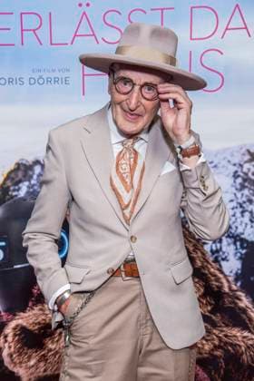 ABB FRAUWINKLER- Guenther Krabbenhoeft auf dem roten Teppich beim Special Screening des Kino Films Frau Winkler verlaesst das Haus im Cinema Parisl in Berlin 01.10.2026 Berlin Deutschland