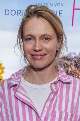 ABB FRAUWINKLER- Anna Brueggemann auf dem roten Teppich beim Special Screening des Kino Films Frau Winkler verlaesst das Haus im Cinema Parisl in Berlin 01.10.2026 Berlin Deutschland