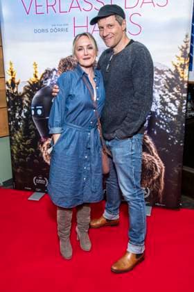 ABB FRAUWINKLER- Katharine Mehrling und Tilmar Kuhn auf dem roten Teppich beim Special Screening des Kino Films Frau Winkler verlaesst das Haus im Cinema Parisl in Berlin 01.10.2026 Berlin Deutschland