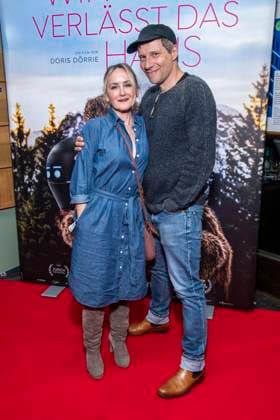ABB FRAUWINKLER- Katharine Mehrling und Tilmar Kuhn auf dem roten Teppich beim Special Screening des Kino Films Frau Winkler verlaesst das Haus im Cinema Parisl in Berlin 01.10.2026 Berlin Deutschland