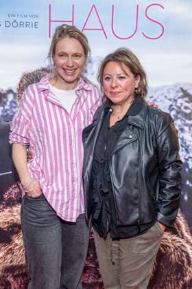 ABB FRAUWINKLER- Anna Brueggemann und Regisseurin Asli Oezge auf dem roten Teppich beim Special Screening des Kino Films Frau Winkler verlaesst das Haus im Cinema Parisl in Berlin 01.10.2026 Berlin Deutschland
