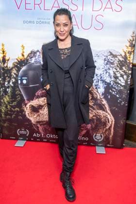 ABB FRAUWINKLER- Jasmin Shakeri auf dem roten Teppich beim Special Screening des Kino Films Frau Winkler verlaesst das Haus im Cinema Parisl in Berlin 01.10.2026 Berlin Deutschland