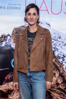 ABB FRAUWINKLER- Olivia Lina Gasche auf dem roten Teppich beim Special Screening des Kino Films Frau Winkler verlaesst das Haus im Cinema Parisl in Berlin 01.10.2026 Berlin Deutschland