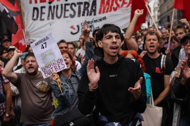 Protests Outside Congress Ahead of the Vote on Housing Decrees Dozens of people protested outside the Congress of Deputies on October 2, 2026, in Madrid, Spain. The Madrid Tenants’ Union has called for a protest outside the Congress of Deputies to demand a vote in favor of the two housing decrees proposed by the government this week. OCTOBER 2, 2026 Alejandro Martínez Vé Madrid, Madrid, Spain  Copyright: xAlejandroxMartinezxVÃ lezx 7814627