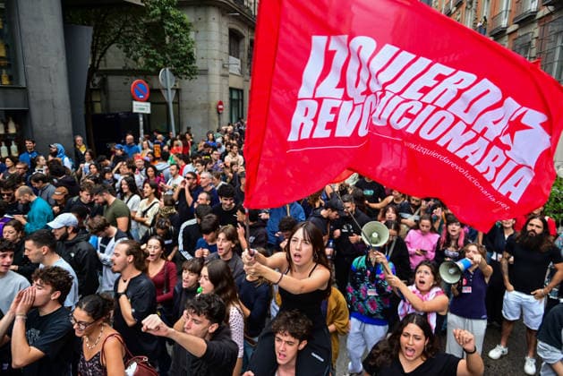 October 2, 2026, Madrid, Madrid, SPAIN: Tenants and housing activists gather outside the Congress of Deputies in Madrid during a demonstration called by the Sindicato de Inquilinas e Inquilinos de Madrid. The protest takes place on the Spanish Parliament votes on two Royal Decree-Laws on housing: one concerning measures to protect the social function of housing and increase affordable housing supply, and another aimed at strengthening the stability of habitual rental contracts. The demonstration was organized to pressure lawmakers during the vote. Junts had announced its opposition to the measures, while PP and Vox were also expected to vote against them. Madrid SPAIN - ZUMAz108 20261002_znp_z108_004 Copyright: xRichardxZubelzux
