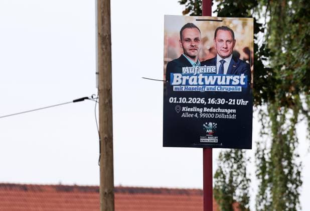Auf eine Bratwurst mit Haseloff und Chrupalla 01.10.2026, Doellstaedt, Veranstaltung der AfD bei Kiesling Bedachungen, Auf eine Bratwurst mit Landtagsabgeordneten Daniel Haseloff (AfD) und AfD Bundessprecher Tino Chrupalla im Bild: Plakat zur Veranstaltung mit dem Konterfei von Daniel Haseloff (AfD) und Tino Chrupalle (AfD)