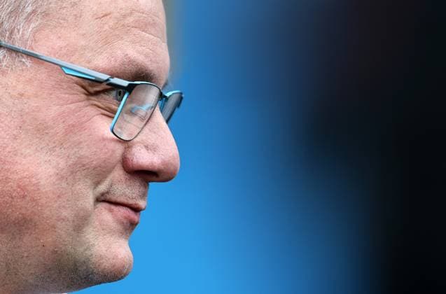 Auf eine Bratwurst mit Haseloff und Chrupalla 01.10.2026, Doellstaedt, Veranstaltung der AfD bei Kiesling Bedachungen, Auf eine Bratwurst mit Landtagsabgeordneten Daniel Haseloff (AfD) und AfD Bundessprecher Tino Chrupalla im Bild: Tino Chrupalla