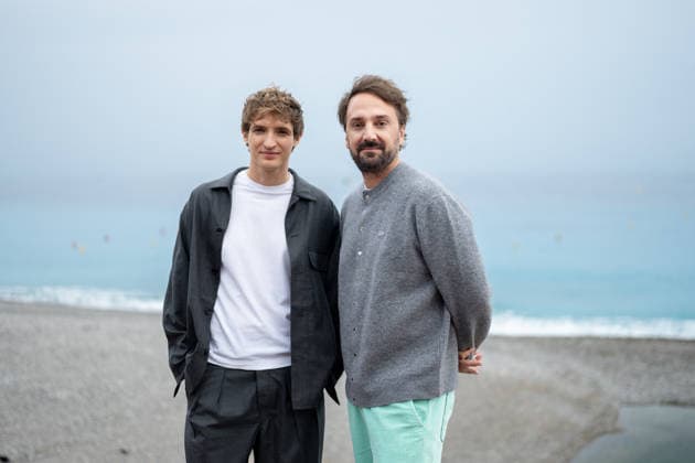 8th Cinéroman Festival - En Haut De La Pile Photocall Aliochia Schneider and Louis-Julien Petit attend the photocallt for Louis-Julien Petit s film En haut de la pile at the Cineroman festival, dedicated exclusively to films adapted from literary work, in Negresco Beach in Nice, France, on October 1, 2026. Photo by Laurent Coust ABACAPRESS.COM Nice Provence-Alpes-Cote d Azur France  Copyright: xCoustxLaurent ABACAx