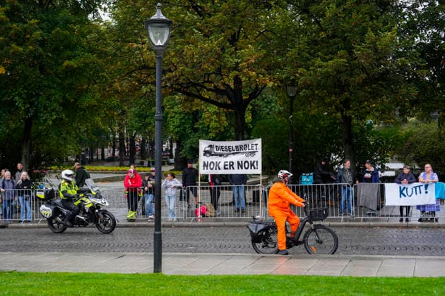 Hoytidelig apning av Stortinget Oslo 20261002. Aksjonsgruppen Dieselbrolet demonstrerer foran Stortinget for den hoytidelige apningen av det 171. storting. Foto: Heiko Junge NTB Oslo Norge chxfpbx1aPM EDITORIAL USE ONLY Ref:_POLchxfpbx1aPM.jpg Copyright: xHeikoxJungex xNTBx