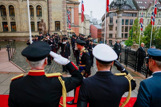Hoytidelig apning av Stortinget Oslo 20261002. Â Den hoytidelige apningen av det 171. storting. Kong Haakon pa vei til apningen, hvor han skal holde trontalen. Der leser han opp planene for regjeringens politikk for det kommende aret. Â Foto: Jonas Been Henriksen NTB Oslo Norge BNMN8f9mQx0 EDITORIAL USE ONLY Ref:_POLBNMN8f9mQx0.jpg Copyright: xJonasxBeenxHenriksenx xNTBx