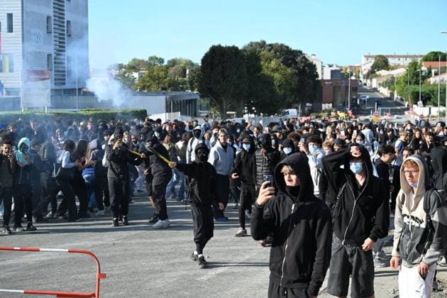 RECORD DATE NOT STATED HIGH SCHOOL STUDENT PROTEST PHOTOPQR SUD OUEST High school student protest in La Rochelle, October 2, 2026 PHOTO BY XAVIER LEOTY France Fires have broken out at several schools in France as students protest by blocking access to educational institutions nationwide over school funding and learning conditions France  Copyright: xPHOTOPQR SUDxOUEST MAXPPPxXAVIERxLEOTYx 20261002SDO1092 20261002SDO1092
