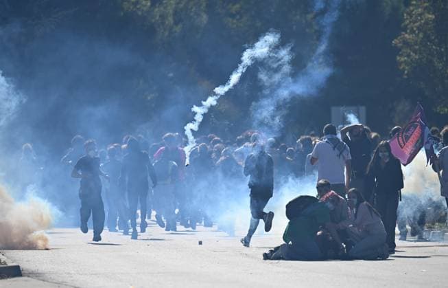 RECORD DATE NOT STATED HIGH SCHOOL STUDENT PROTEST PHOTOPQR SUD OUEST High school student protest in La Rochelle, October 2, 2026 PHOTO BY XAVIER LEOTY France Fires have broken out at several schools in France as students protest by blocking access to educational institutions nationwide over school funding and learning conditions France  Copyright: xPHOTOPQR SUDxOUEST MAXPPPxXAVIERxLEOTYx 20261002SDO1100 20261002SDO1100