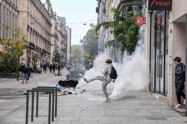 Students clash with police during high-school mobilization in Nancy NANCY, FRANCE - OCTOBER 2: Students gather around several schools and clash with police forces as a nationwide high-school mobilization continues over school conditions and demands for greater education resources in Nancy, France on October 2, 2026. Police deploy security units around several locations as demonstrations and blockades continue. Muhammed Said Tako Anadolu Nancy France. Editorial use only. Please get in touch for any other usage.  Copyright: x2026xAnadoluxMuhammedxSaidxTakox