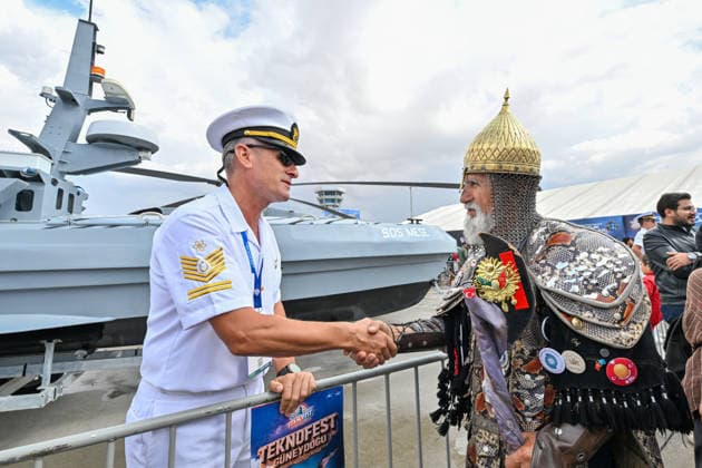 TEKNOFEST Southeast in Turkiye s Sanliurfa SANLIURFA, TURKIYE - OCTOBER 02: 72-year-old Hasan Keskin, wearing a replica warrior costume specially made for him is seen at TEKNOFEST Southeast, world s largest aviation, space, and technology festival continues at the Sanliurfa GAP Airport for its 15th edition in Sanliurfa, Turkiye on October 02, 2026. Adsiz Gunebakan Anadolu Sanliurfa Turkey. Editorial use only. Please get in touch for any other usage.  Copyright: x2026xAnadoluxAdsizxGunebakanx