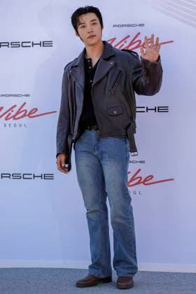 South Korean celebrities attend photo wall event in Seoul South Korean actor Woo Do-hwan poses for photos during a photocall for the 2026 Porsche Vibe Seoul Preview at the Mapo Oil Tank Culture Park in Seoul, South Korea, on October 02, 2026. Seoul South Korea  Copyright: xMatrixxImagesx xJungxUi-Chelx